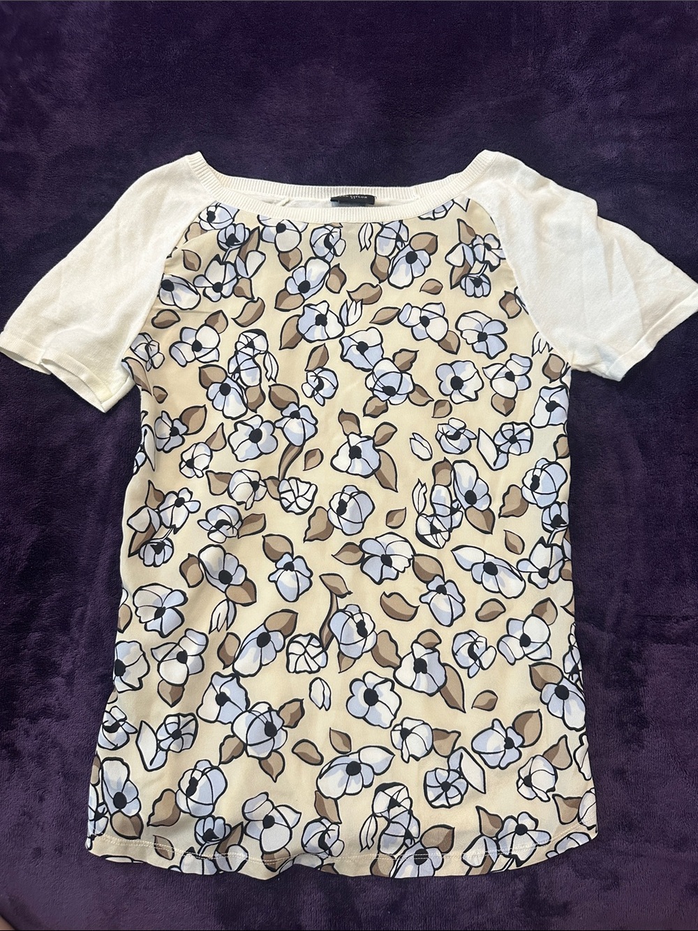 3/10 Ann Taylor Floral Print Short Sleeve Women's Top in Cream and White